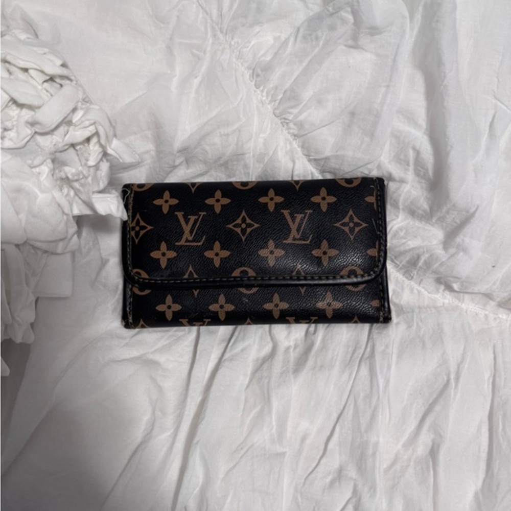 Authentic Louis Vuitton Monogram Wallet – Chic & Classic Statement Piece